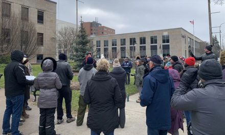 Anti-mask protesters attempt citizen’s arrest of St. Catharines mayor
