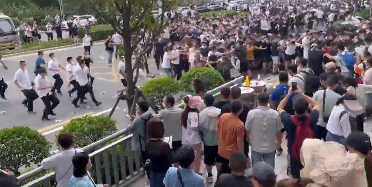 Chinese Bank Run Turns Violent After Angry Crowd Storms Bank of China Branch Over Frozen Deposits – Are You Prepared for the Financial Crash?